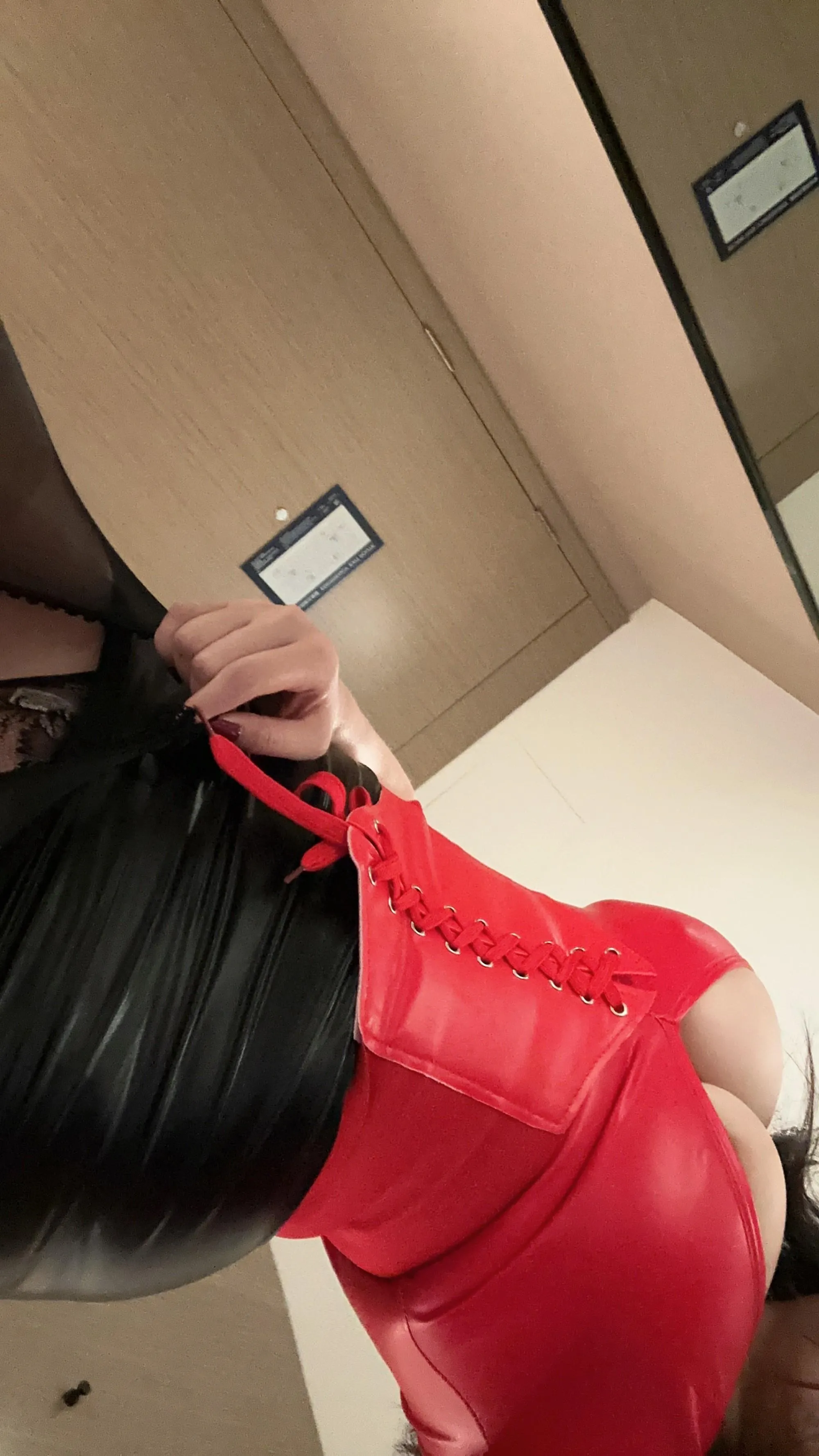 NO.066 奶宝妹纸 – 微密圈系列 诱人的红皮衣 [52P]插图